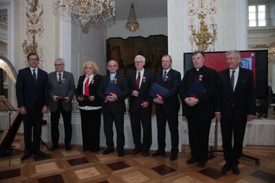 Marszałek Senatu RP i prezes IPN z laureatami nagrody „Świadek Historii”  Fot. Piotr Życieński (IPN)