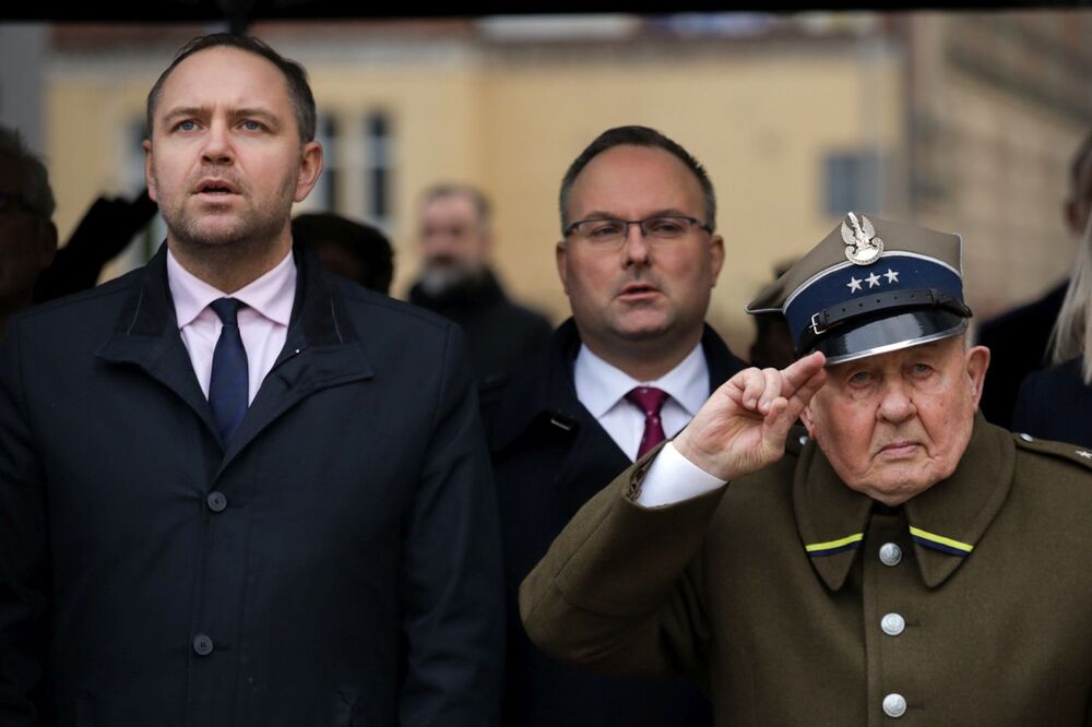 Uroczystość odsłonięcia tablicy poświęconej żołnierzom podziemia niepodległościowego i ofiarom komunistycznego terroru – Koszalin, 1 marca 2024. Fot. Mikołaj Bujak (IPN)