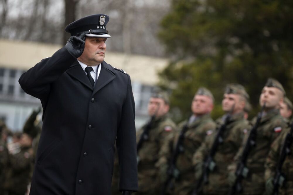 Uroczystość odsłonięcia tablicy poświęconej żołnierzom podziemia niepodległościowego i ofiarom komunistycznego terroru – Koszalin, 1 marca 2024. Fot. Mikołaj Bujak (IPN)