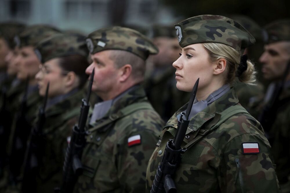 Uroczystość odsłonięcia tablicy poświęconej żołnierzom podziemia niepodległościowego i ofiarom komunistycznego terroru – Koszalin, 1 marca 2024. Fot. Mikołaj Bujak (IPN)