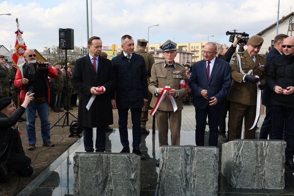 Uroczystość odsłonięcia pomnika ppłk. Ludwika Marszałka oraz Żołnierzy Niezłomnych – Dębica, 3 marca 2024. Fot. Katarzyna Gajda-Bator (IPN)