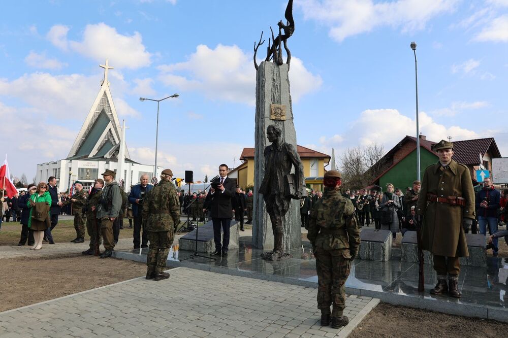Uroczystość odsłonięcia pomnika ppłk. Ludwika Marszałka oraz Żołnierzy Niezłomnych – Dębica, 3 marca 2024. Fot. Katarzyna Gajda-Bator (IPN)