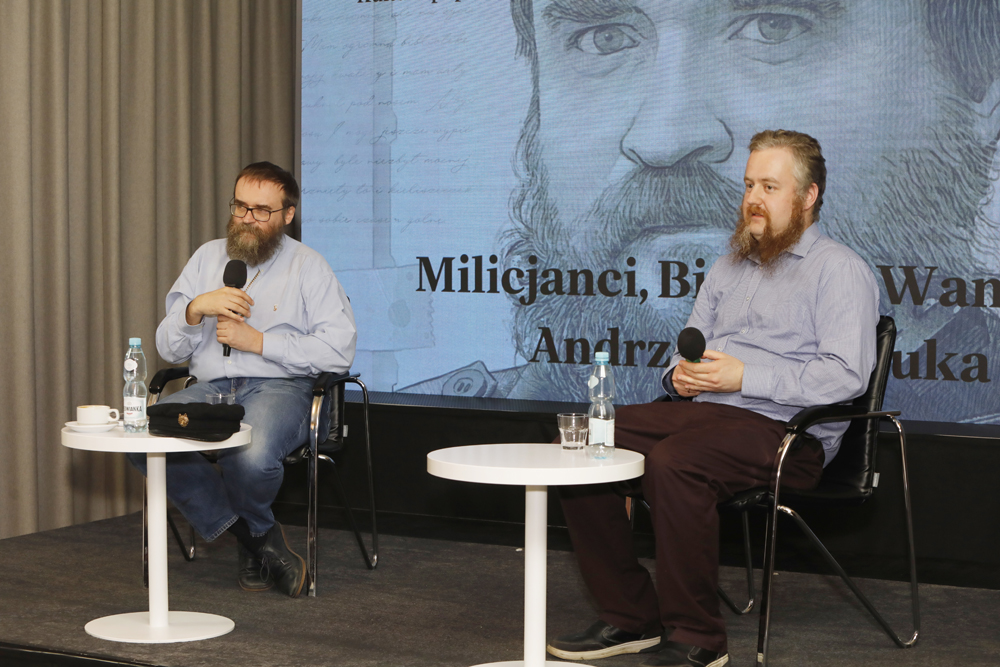 Spotkanie „Milicjanci, Bimber i Wampiry Andrzeja Pilipiuka” z cyklu „Uczy i bawi. Kultura popularna i historia” – Warszawa, 1 marca 2024. Fot. Piotr Życieński (IPN)