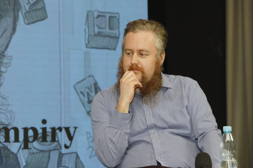 Spotkanie „Milicjanci, Bimber i Wampiry Andrzeja Pilipiuka” z cyklu „Uczy i bawi. Kultura popularna i historia” – Warszawa, 1 marca 2024. Na zdj. dr Adam Podlewski. Fot. Piotr Życieński (IPN)