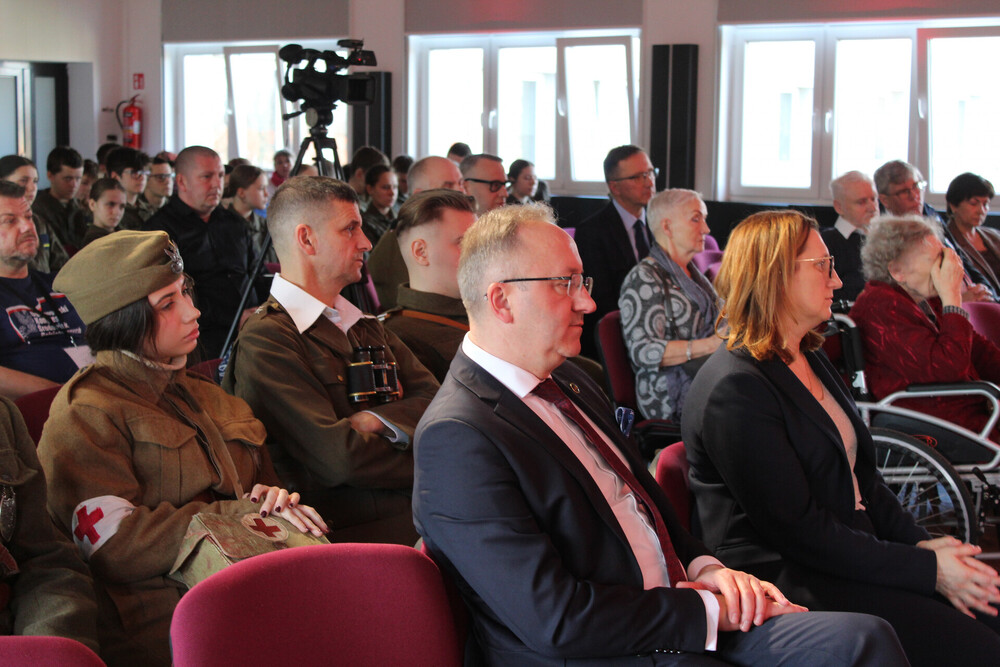 II Ogólnopolski Kongres Środowisk Patriotycznych w Braniewie – 7–9 marca 2024. Na zdj. zastępca prezesa IPN dr hab. Karol Polejowski oraz dyrektor Archiwum IPN Marzena Kruk. Fot. Natalia Zych-Janukowicz (IPN)