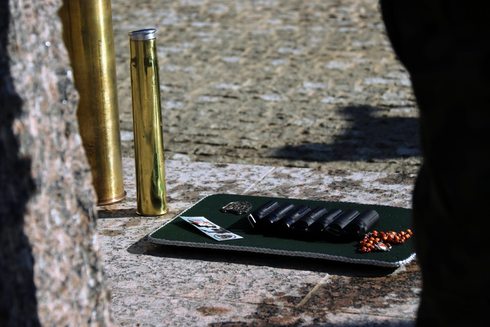 Poświęcenie płaskorzeźby i kamienia węgielnego pomnika Kresowych Żołnierzy Wyklętych – Braniewo, 9 marca 2024. Fot. IPN Gdańsk