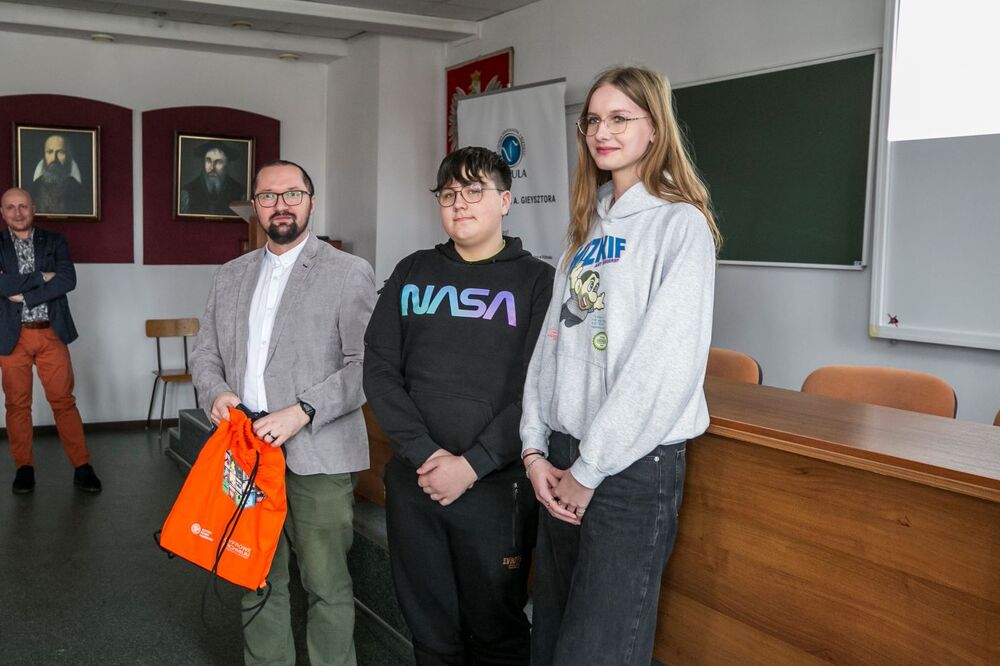 Wystawa Archiwum IPN z cyklu „Historia w artefaktach zapisana” – Pułtusk, 11 marca 2024. Fot. Katarzyna Adamów (AIPN)