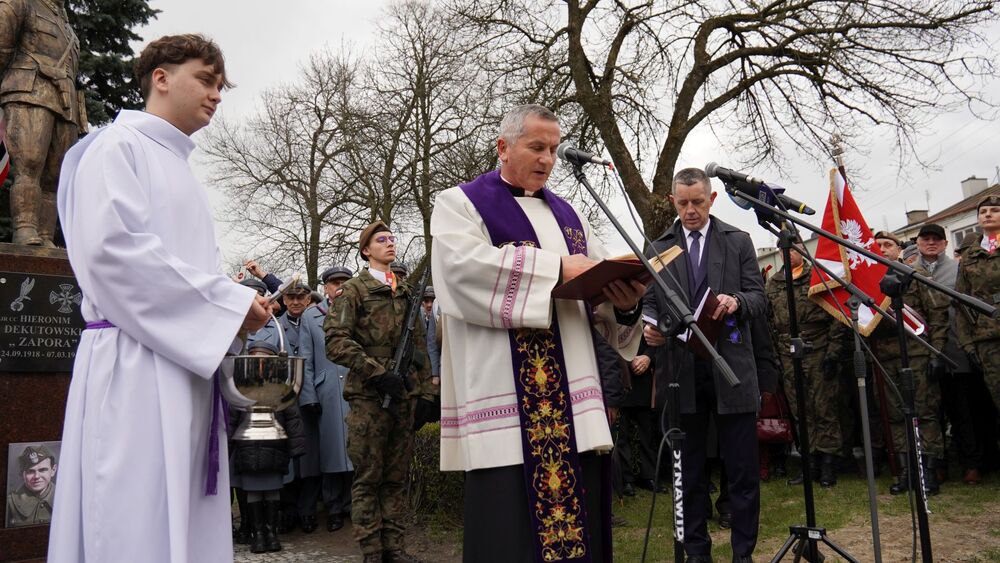 Odsłonięcie pomnika cc. mjr. Hieronima Dekutowskiego ps. „Zapora” – Bełżyce, 17 marca 2024. Fot. Szczepan Barczyk (oddział IPN w Lublinie)