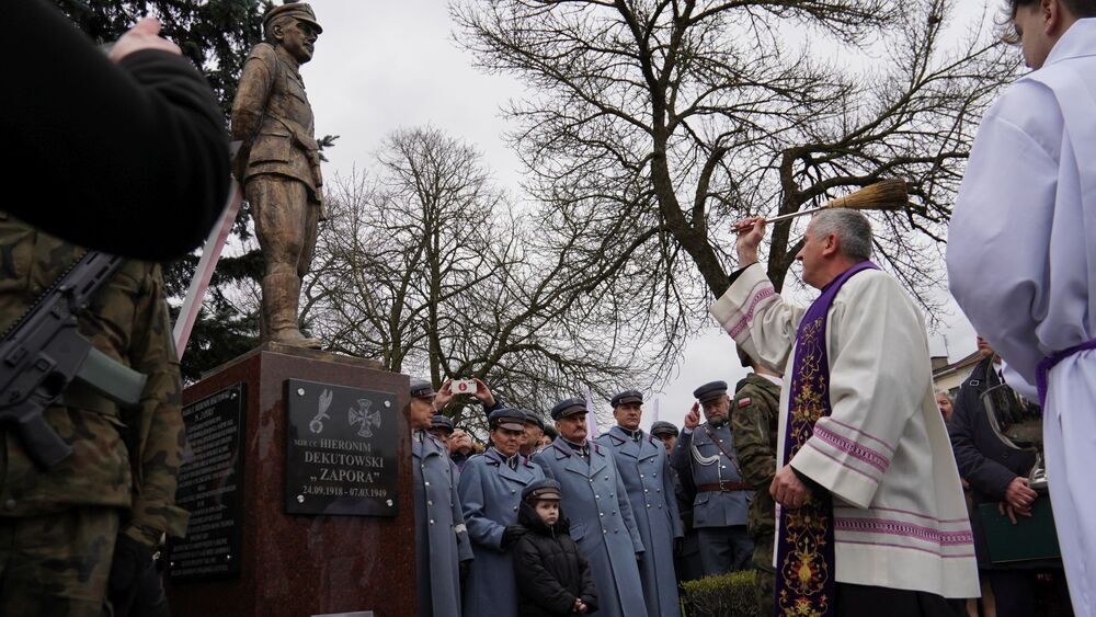 Odsłonięcie pomnika cc. mjr. Hieronima Dekutowskiego ps. „Zapora” – Bełżyce, 17 marca 2024. Fot. Szczepan Barczyk (oddział IPN w Lublinie)