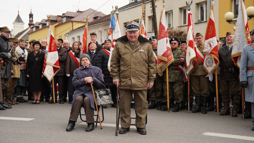 Odsłonięcie pomnika cc. mjr. Hieronima Dekutowskiego ps. „Zapora” – Bełżyce, 17 marca 2024. Na zdj. płk Stanisław Gajewski. Fot. Szczepan Barczyk (oddział IPN w Lublinie)