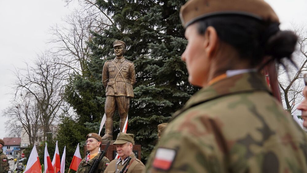 Odsłonięcie pomnika cc. mjr. Hieronima Dekutowskiego ps. „Zapora” – Bełżyce, 17 marca 2024. Fot. Szczepan Barczyk (oddział IPN w Lublinie)