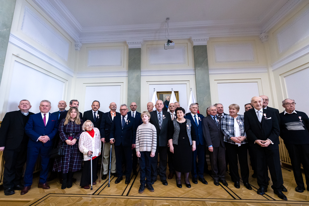 Uroczystość wręczenia Krzyży Wolności i Solidarności byłym działaczom opozycji niepodległościowej z lat 1956–1989. Fot. Sławek Kasper (IPN)