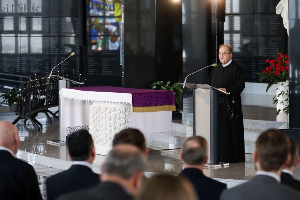 Uroczystości w Toruniu upamiętniające Polaków ratujących Żydów pod okupacją niemiecką. Na zdj. o. Tadeusz Rydzyk – 20 marca 2024. Fot. Mikołaj Bujak (IPN)