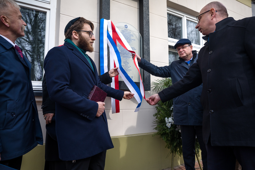 Uroczystość odsłonięcia Macewy Pamięci – Łowicz, 21 marca 2024. Fot. Sławek Kasper (IPN)