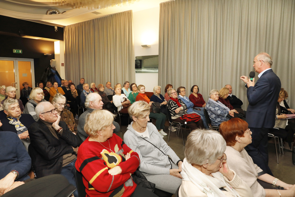 Wykład dr. hab. Krzysztofa Szwagrzyka, zastępcy prezesa IPN, dla słuchaczy Instytutu Trzeciego Wieku – Warszawa, 22 marca 2024. Fot. Piotr Życieński (IPN)