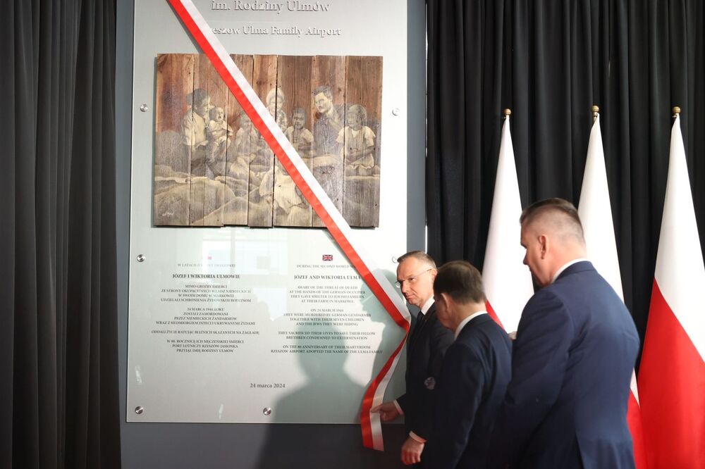 Uroczystość nadania imienia Rodziny Ulmów Portowi Lotniczemu „Rzeszów–Jasionka” – 24 marca 2024. Fot. Katarzyna Gajda-Bator (IPN)