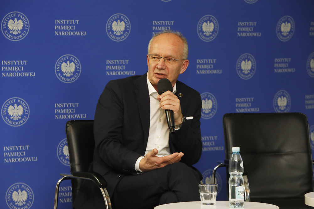 Spotkanie „»Zawsze powracamy po swoich«. Stan poszukiwań i identyfikacji pomordowanych Żołnierzy Wyklętych” z cyklu „Tajemnice bezpieki” – Warszawa, 26 marca 2024. Na zdj. zastępca prezesa IPN dr hab. Krzysztof Szwagrzyk. Fot. Piotr Życieński (IPN)