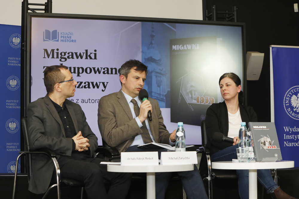 Spotkanie z cyklu „Książki pełne historii” – Warszawa, 27 marca 2024. Na zdj. Monika Noszczak, Michał Zarychta, dr hab. Patryk Pleskot. Fot. Piotr Życieński (IPN)