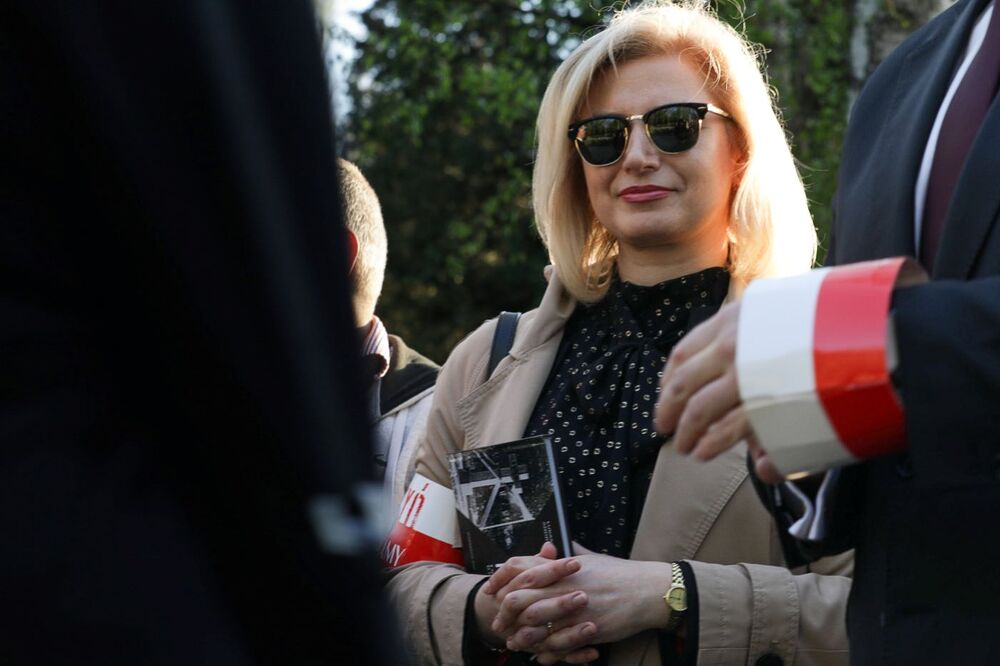 Uroczystości upamiętniające ofiary zbrodni katyńskiej – Warszawa, 11 kwietnia 2024. Na zdj. dyrektor Biura Współpracy Międzynarodowej IPN Agnieszka Jędrzak. Fot. Mikołaj Bujak (IPN)