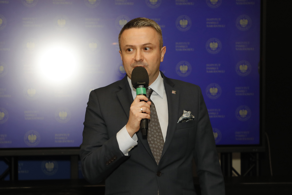 Dyskusja „Zbrodnia Katyńska. Wołanie o prawdę i sprawiedliwość”. Na zdj. dr Sebastian Pilarski, dyrektor Biura Badań Historycznych IPN – Warszawa, 11 kwietnia 2024. Fot. Piotr Życieński (IPN)