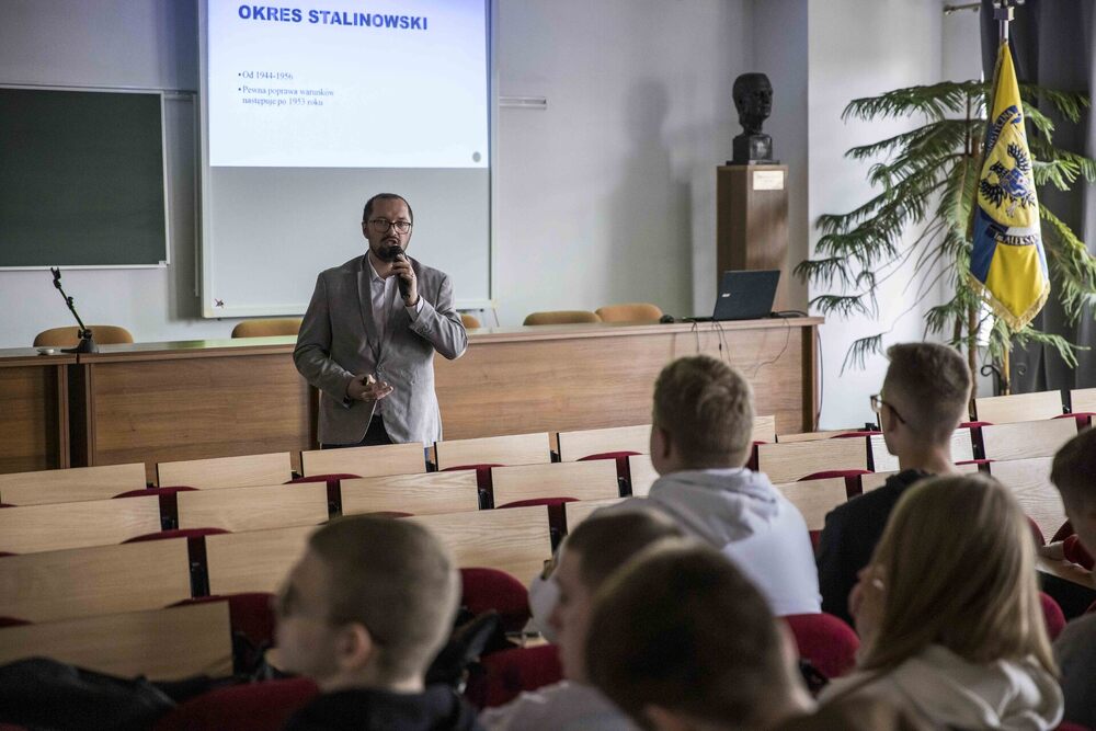 Nowa wystawa z cyklu „Historia w artefaktach zapisana” – Pułtusk, 18 kwietnia 2024. Fot. Katarzyna Adamów (IPN)