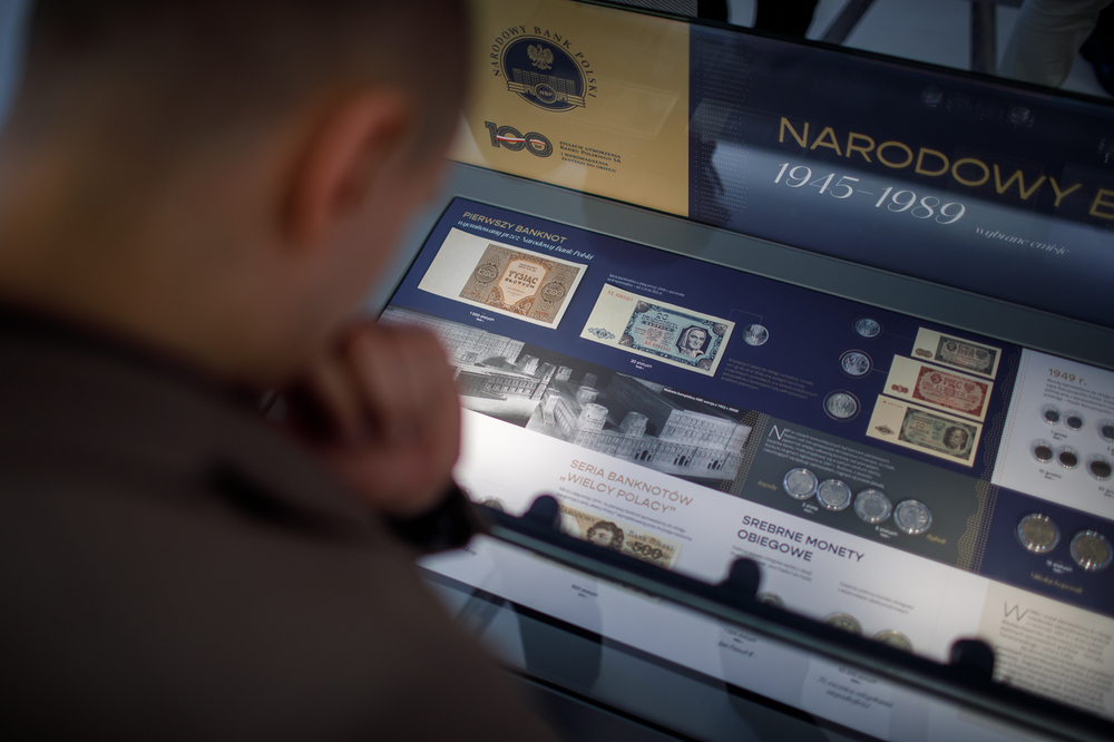 W Sejmie otwarto wystawę z okazji 100-lecia wprowadzenia złotego – Warszawa, 8 maja 2024. Fot. Sławek Kasper (IPN)