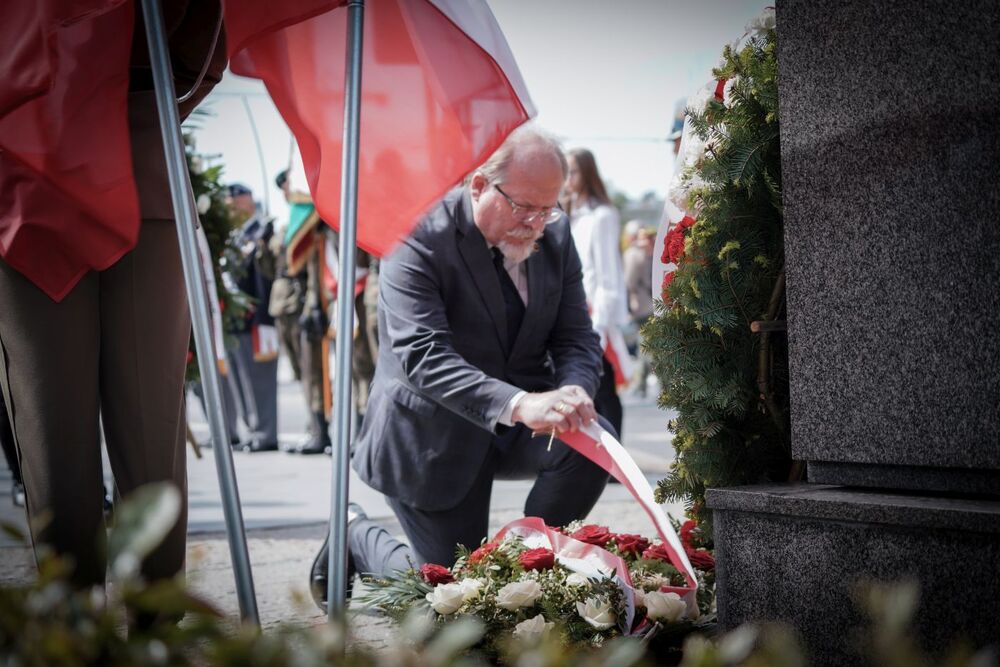 Uroczystości w 89. rocznicę śmierci Marszałka Józefa Piłsudskiego, 54. rocznicę śmierci gen. Władysława Andersa oraz 80. rocznicę Bitwy o Monte Cassino. Na zdj. Adam Siwek, dyrektor BUWiM IPN – Warszawa, pomnik Marszałka Józefa Piłsudskiego,11 maja 2024. Fot. Mateusz Niegowski (IPN)