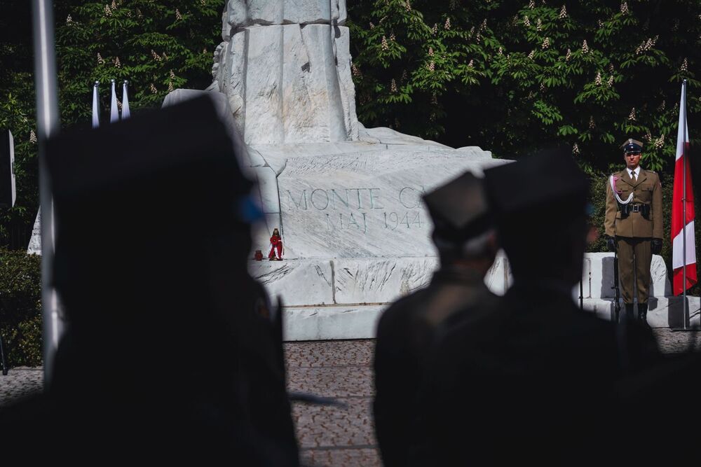 Uroczystości w 89. rocznicę śmierci Marszałka Józefa Piłsudskiego, 54. rocznicę śmierci gen. Władysława Andersa oraz 80. rocznicę Bitwy o Monte Cassino – Warszawa, pomnik Bitwy o Monte Cassino,11 maja 2024. Fot. Mateusz Niegowski (IPN)