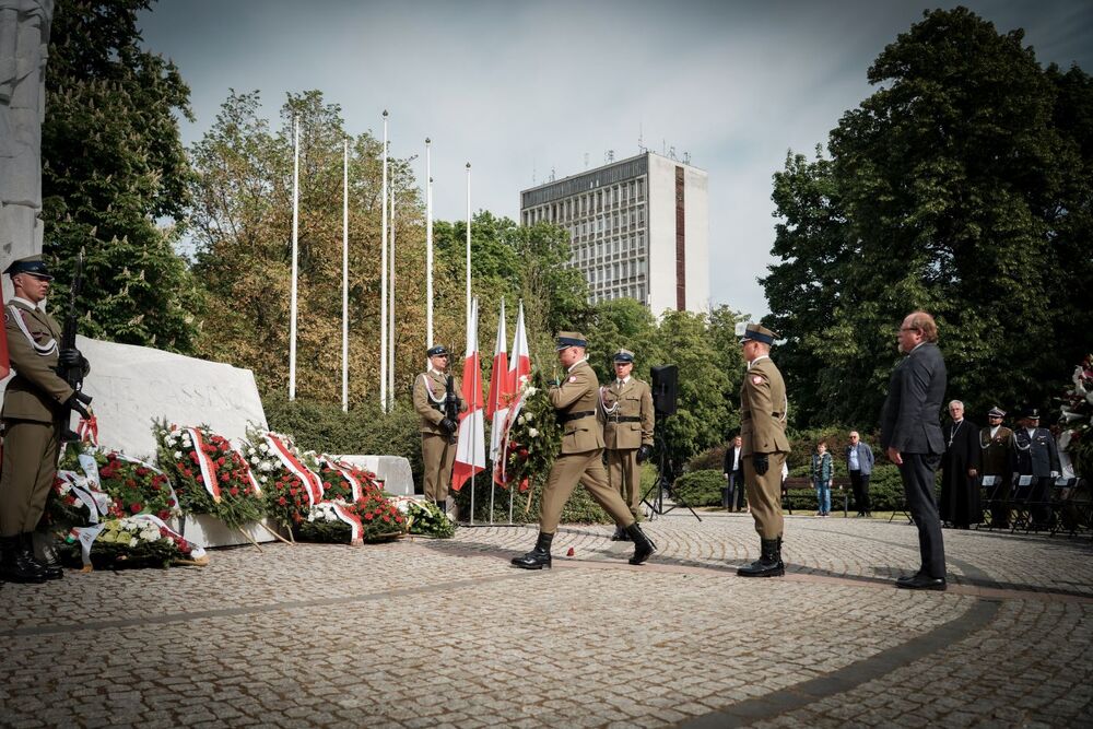 Uroczystości w 89. rocznicę śmierci Marszałka Józefa Piłsudskiego, 54. rocznicę śmierci gen. Władysława Andersa oraz 80. rocznicę Bitwy o Monte Cassino – Warszawa, pomnik Bitwy o Monte Cassino,11 maja 2024. Fot. Mateusz Niegowski (IPN)
