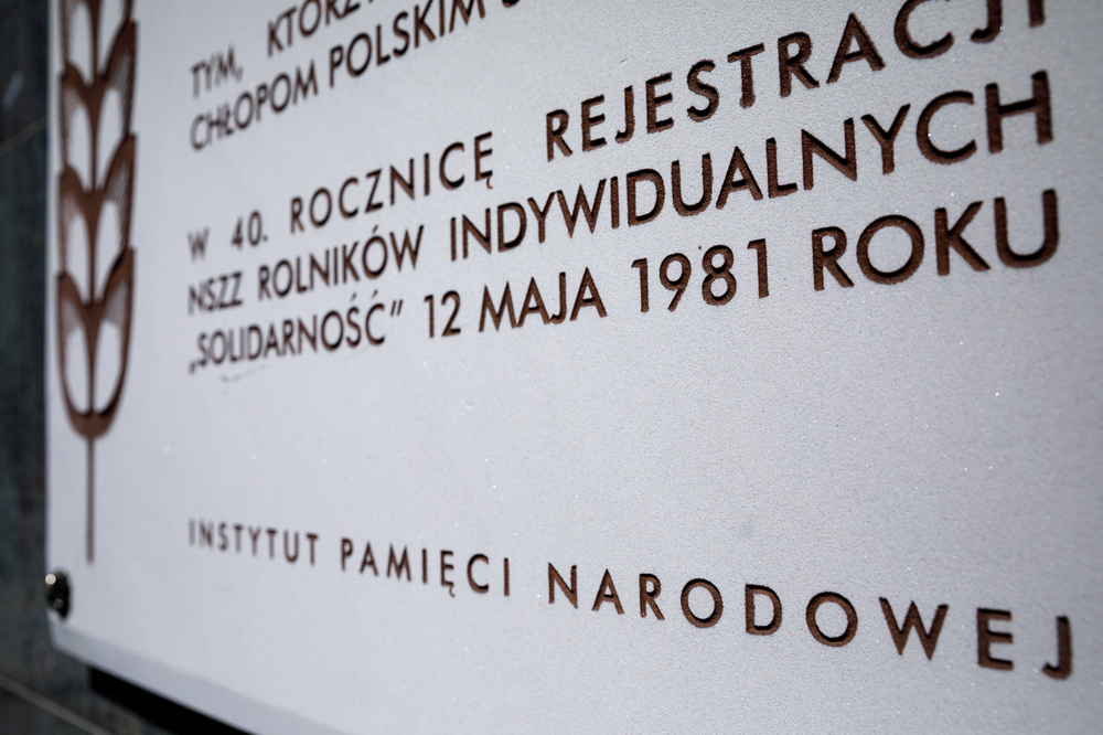 Tablica upamiętniająca Niezależny Samorządny Związek Zawodowy Rolników Indywidualnych „Solidarność” – Warszawa, 12 maja 2024. Fot. Sławek Kasper (IPN)