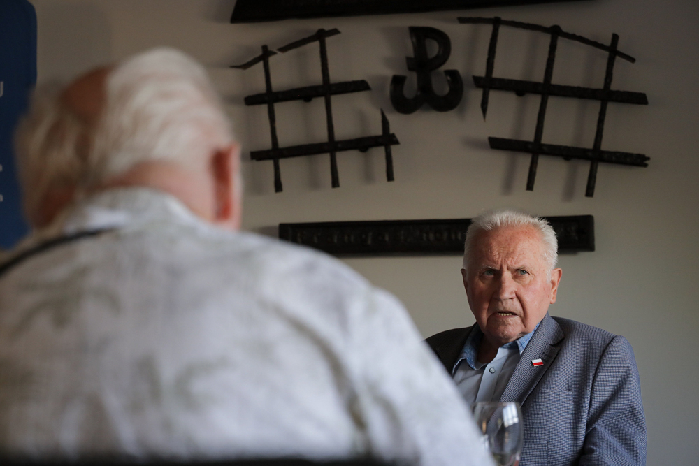 Prezes IPN dr Karol Nawrocki został wyróżniony przez Stowarzyszenie „Godność” – Gdańsk, 24 maja 2024. Na zdj. prezes Stowarzyszenia „Godność” Czesław Nowak. Fot. Mikołaj Bujak (IPN)