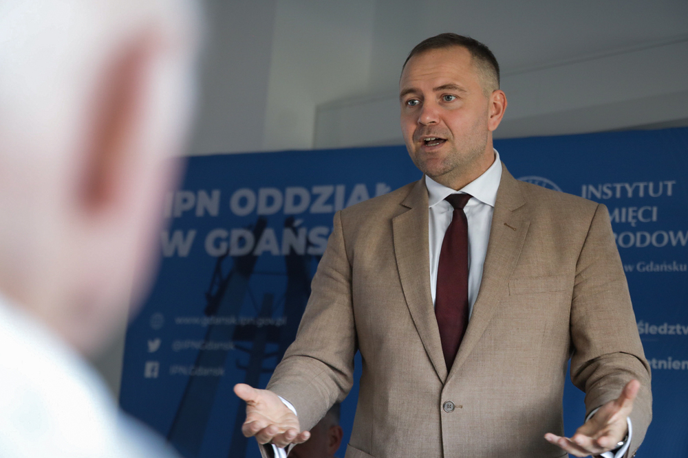 Prezes IPN dr Karol Nawrocki został wyróżniony przez Stowarzyszenie „Godność” – Gdańsk, 24 maja 2024. Na zdj. prezes IPN dr Karol Nawrocki. Fot. Mikołaj Bujak (IPN)