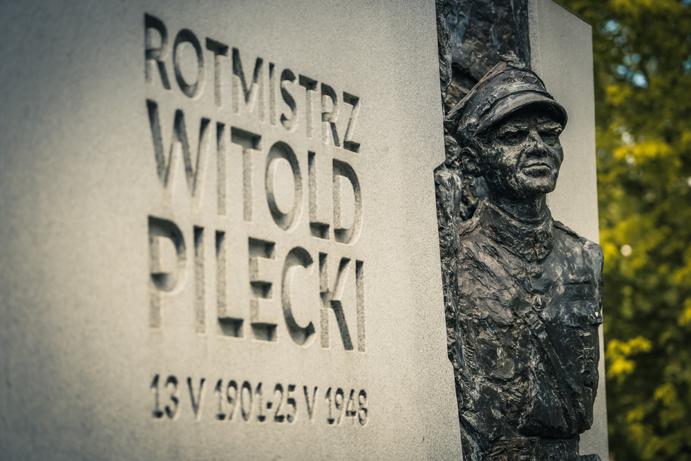 Znicze pamięci w 76. rocznicę śmierci rtm. Witolda Pileckiego – Warszawa, 25 maja 2024. Na zdj. dyrektor BUWiM IPN Adam Siwek. Fot. Mateusz Niegowski (IPN)