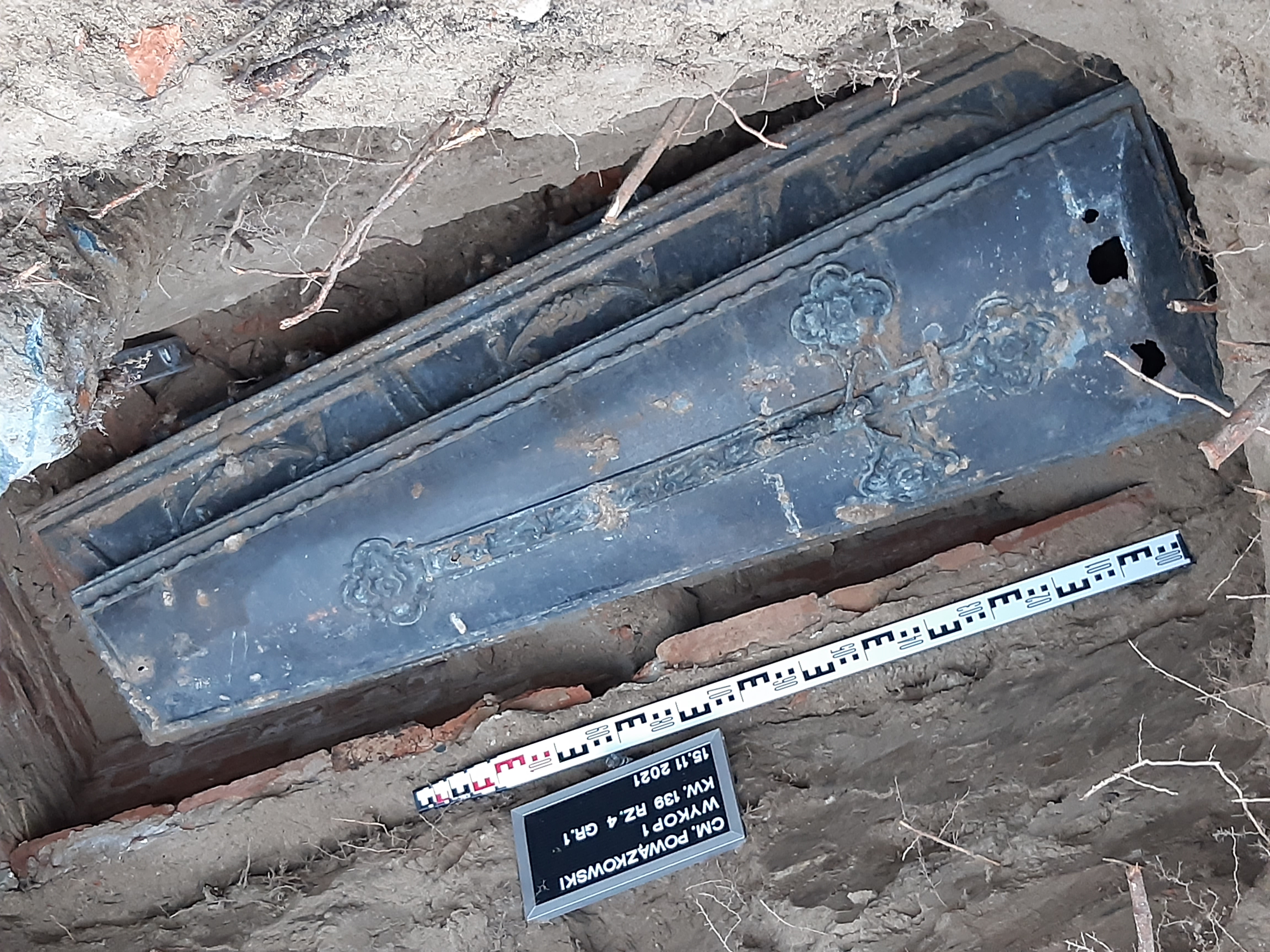 Warszawa: Prace ekshumacyjne w grobie Marszałka Edwarda Śmigłego-Rydza