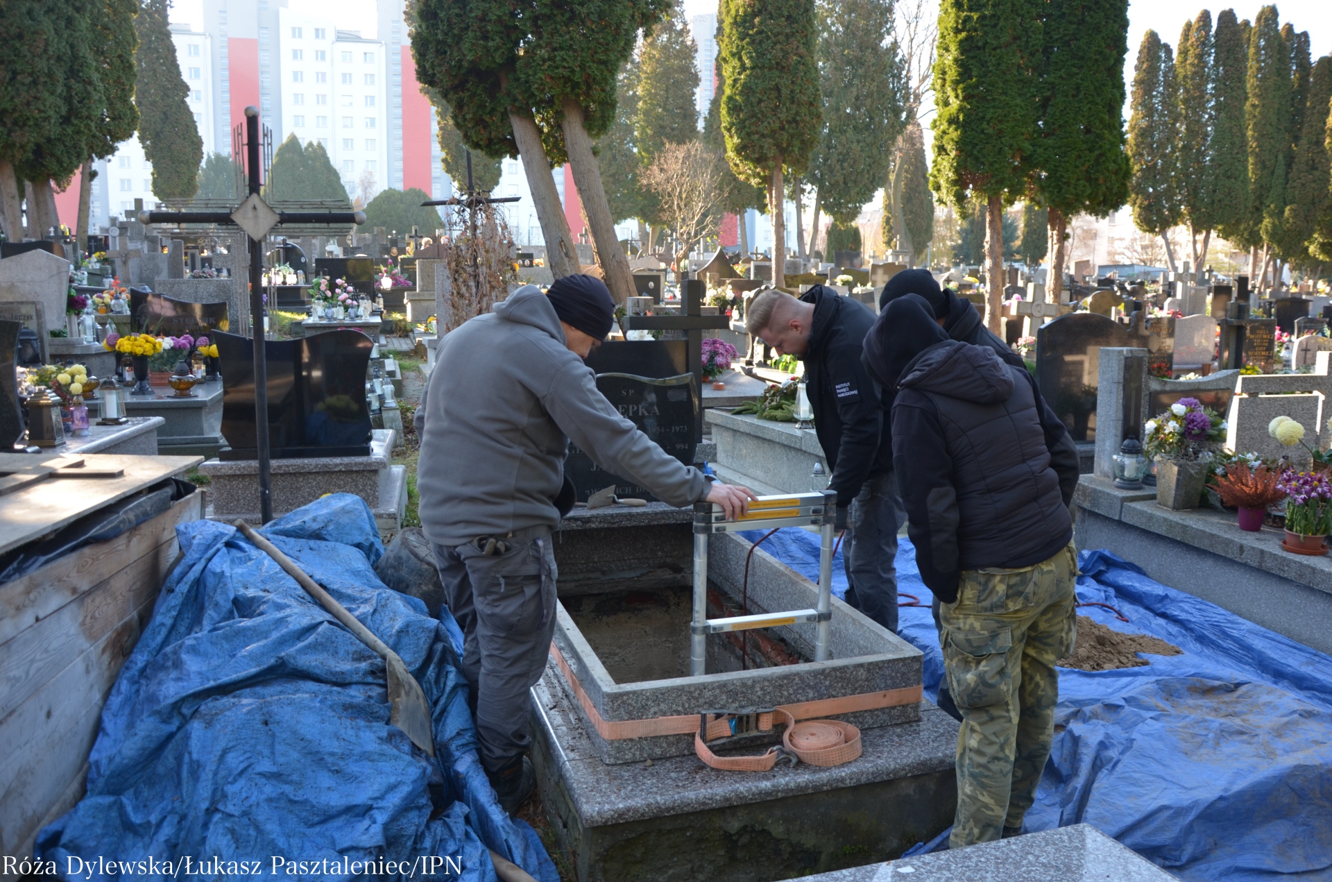Lublin: Na cmentarzu przy ul. Unickiej odnaleziono szczątki czterech ofiar terroru komunistycznego