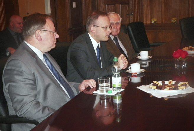 Mr. Kamiński meets with veterans (from the right: Marian Prusek, President of the Polish Home Army AK Veterans Association and Łukasz Kamiński)