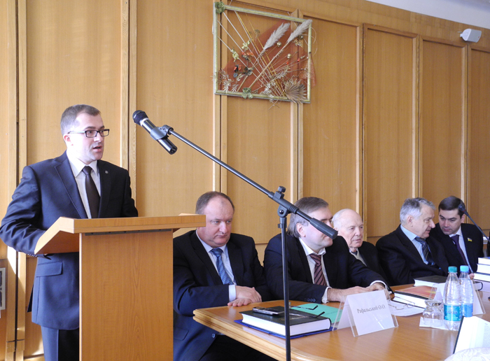 dr. Jerzy Bednarek presenting a report on the Polish-Ukrainian archival cooperation