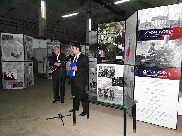 The official opening of the exhibition "Cold War. A short history of the divided world "by the director of the Navy Museum "Balaklava", in which the exhibition is displayed
