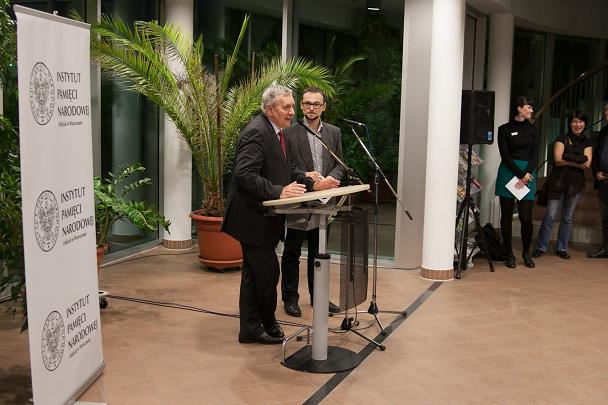 Speech of Professor Jerzy Eisler (left) on the Cold War, next to him: Dr. Mateusz Hartwich - translator