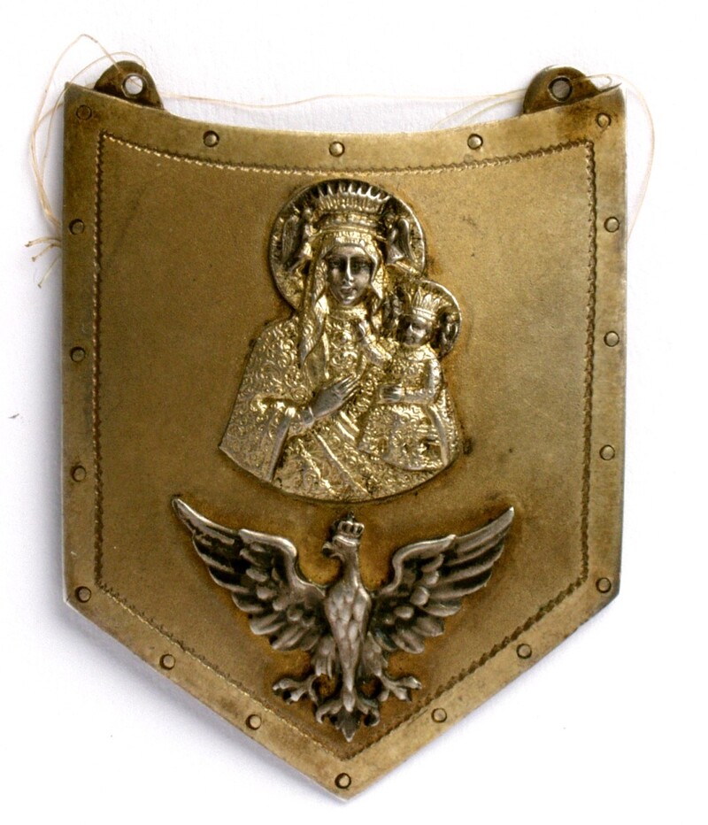 A miniature  replica the gorget belonging to Lieutenant Franciszek Majewski alias Słony  issued on the 65th anniversary of the execution of the leaders of the  Polish independence underground