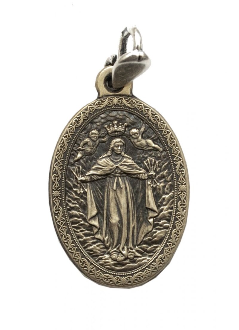 A pendant with the image of Our Merciful Lady, the patron of  Warsaw, issued on the centenary of Poland’s regaining independence