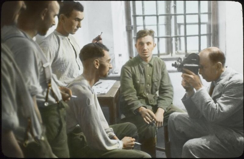 Julien Bryan (with a camera) and German prisoners of war held in Pawiak prison in Warsaw in September 1939. (AIPN / Julien Bryan Collection in Warsaw.)