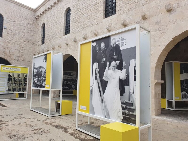 The IPN’s exhibition in front of St. Nicolas Basilica in Bari, Italy