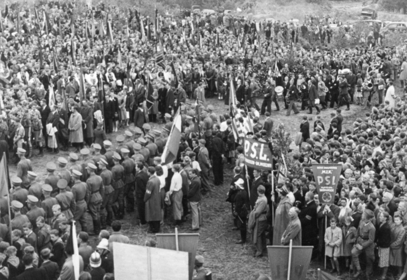 Funeral ceremony of the former Speaker of the Seym Maciej Rataj, Palmiry 1946