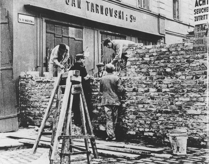 Erection of the Warsaw Ghetto wall