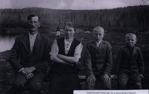 Zaremba family in Siberia, 1940 Photo: Śląska Biblioteka Cyfrowa