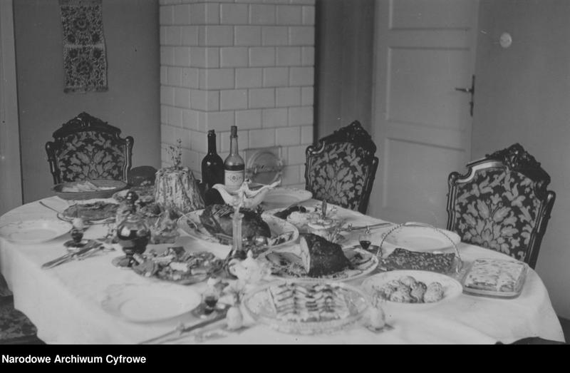 1930s: traditional Easter dishes; photo: NAC, the National Digital Archive