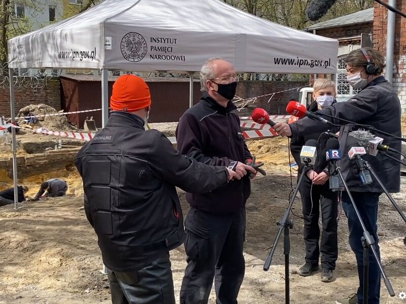 Office of Search and Identification press briefing on the grounds of the former “Toledo” prison in Warsaw