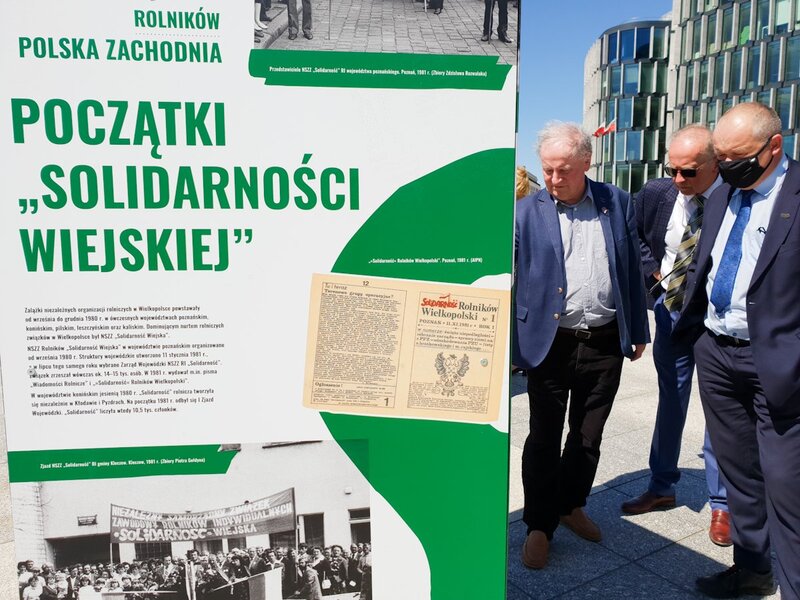 The opening of the exhibition - Józef Piłsudski Square in Warsaw. Photo: Sławek Kasper (IPN)