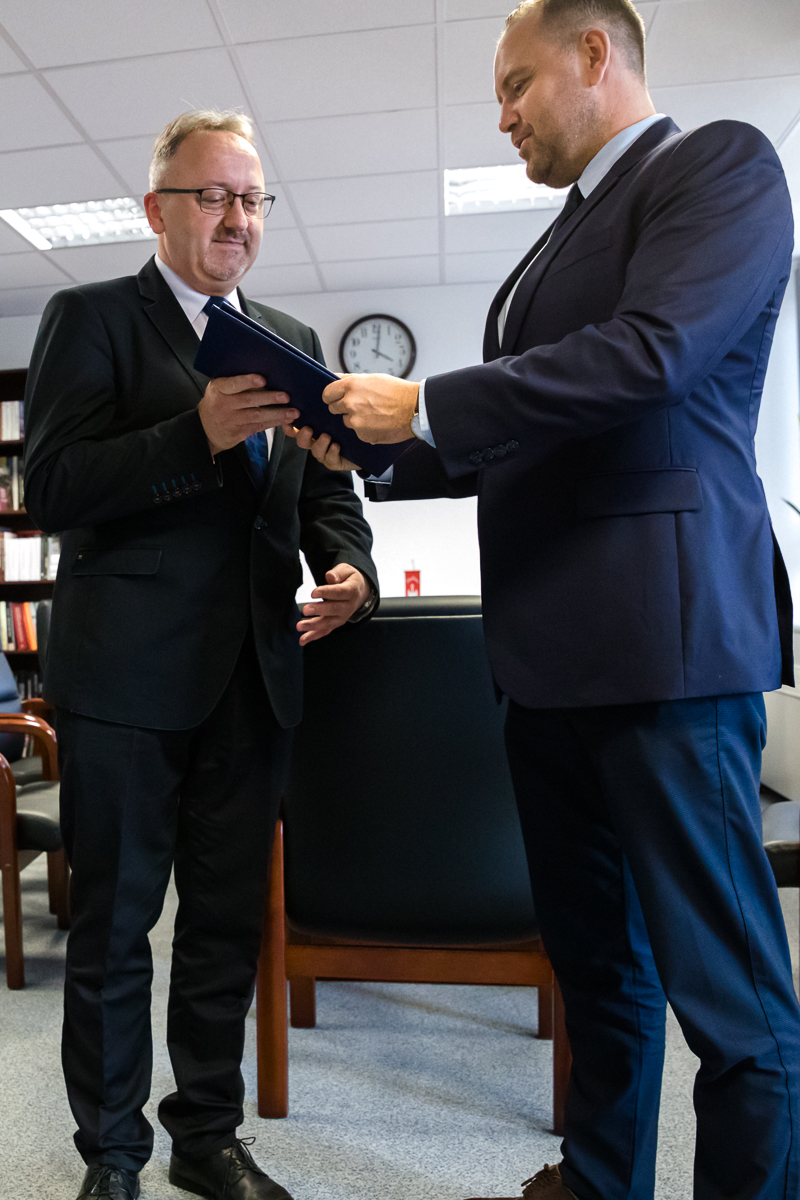 Karol Polejowski is receiving the letter of appointment to the position of the IPN's Deputy President from the Institute President Karol Nawrocki